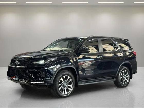 TOYOTA HILUX SW4 2.8 D-4D TURBO DIESEL SRX PLATINUM 7L 4X4 AUTOMÁTICO